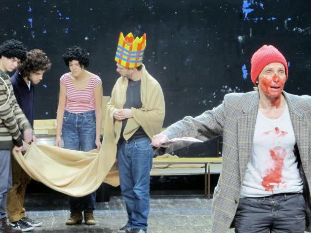 un-theatre-de-la-concision-qui-invente-le-monde-avec-bouts-de-ficelle-dr