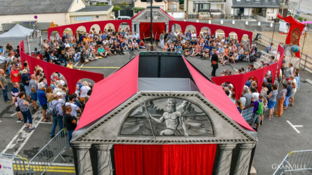Le Grand cirque des sondages par la compagnie Annibal et ses élépants