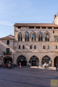 Une place de Figeac © X