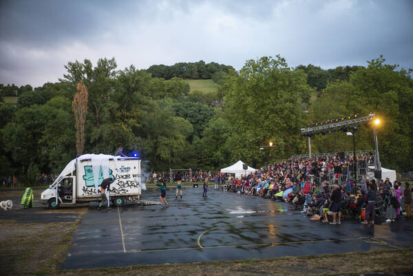 ©x