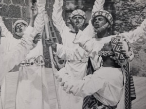 ©x Lucien Attoun à droite en 159 jouant Les Perses d'Eschyle à Mers-el-Kébir ( Algérie)