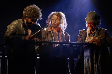 ©x