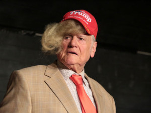 © Phil Lovy Jacques Livchine joue Donald Trump au Kapouchnik 