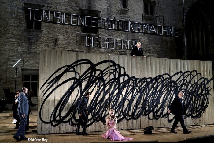 avignon-le-roi-lear-de-shakespeare-resiste-mal-a-la-cour-d-honneur,M237002