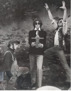 © Daniel Dauzonne En 1966,  à Vieillevie ( Cantal)    au centre 